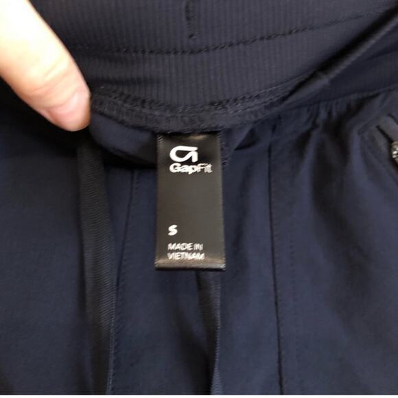 GapFit Hike Capris in Navy Indigo - Picture 5 of 8